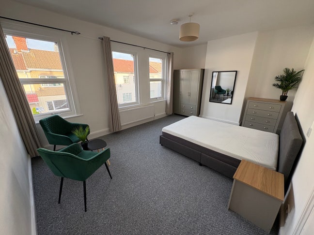 🏡 Newly Refurbished 4-Bed Shared House, SN1 Main Photo
