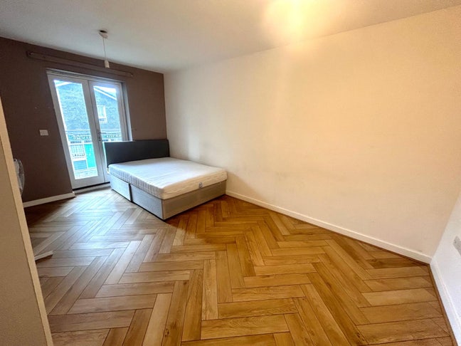 Double Room To Rent In Shared Property Main Photo
