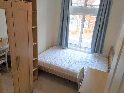 Ealing Broadway W5 (Bills & Cleaner incl) Main Photo