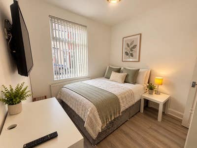 **Modern Four-Bedroom Shared House - Group of 4 Main Photo