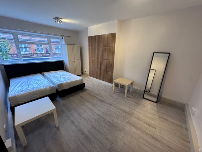 3 great rooms in NW2 Main Photo