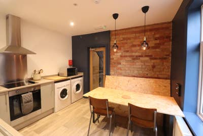 En-Suite Studio + Kitchenette Main Photo