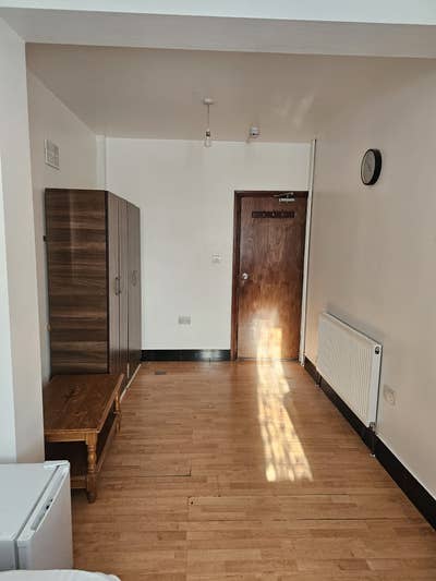 Double bedroom  - single occupants only Main Photo