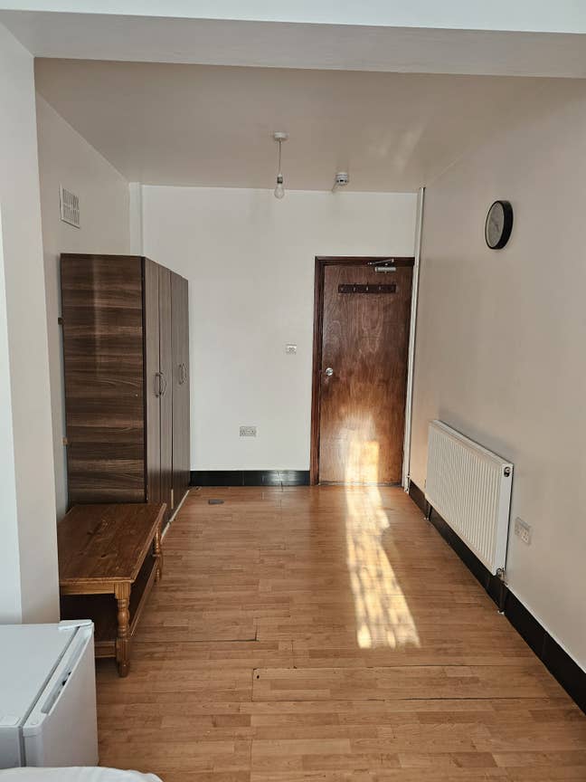 Double bedroom  - single occupants only Main Photo