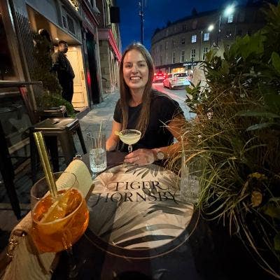Friendly professional after a cosy room in Bath Main Photo