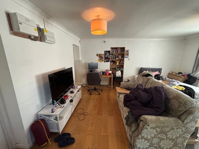 Studio Flat with Bills Incl and Free Parking Main Photo