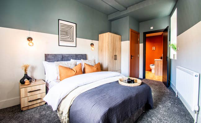 Luxury Double En-suite Room - LS20 Main Photo
