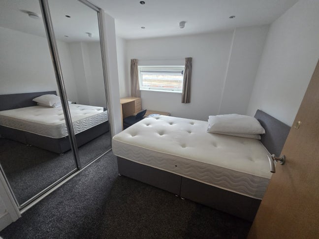 Spacious Double Room | Private Bathroom | Huge Bal Main Photo