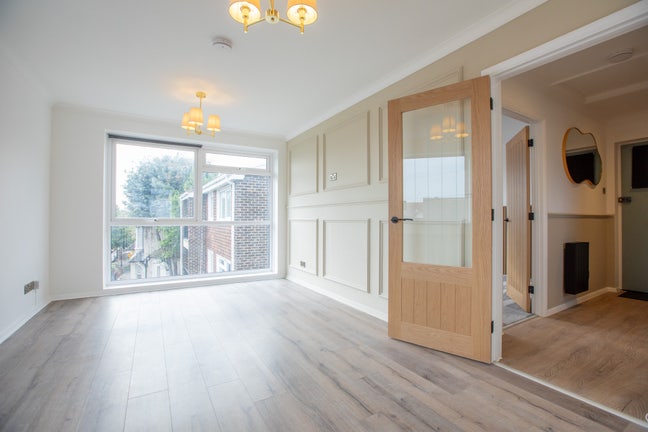 ⭐️ Luxury Newly Refurbished One-Bedroom Apartment  Main Photo