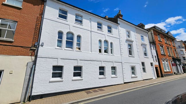2 bedroom flat Main Photo