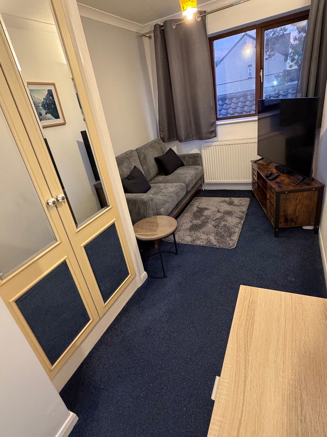 Fully Furnished Large Double Room. Main Photo