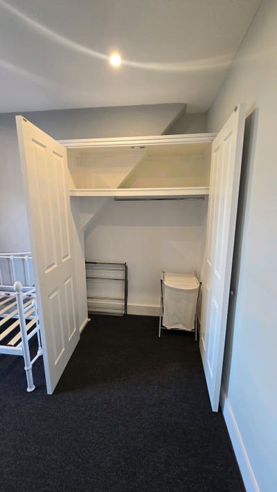 Small double bedroom Main Photo