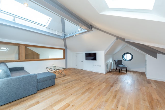 Modern Double Rooms in Spacious Flat Main Photo