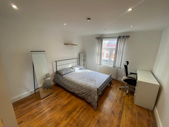Big Double! 2 Bathrooms! Zone 1 ! Available Now! Main Photo
