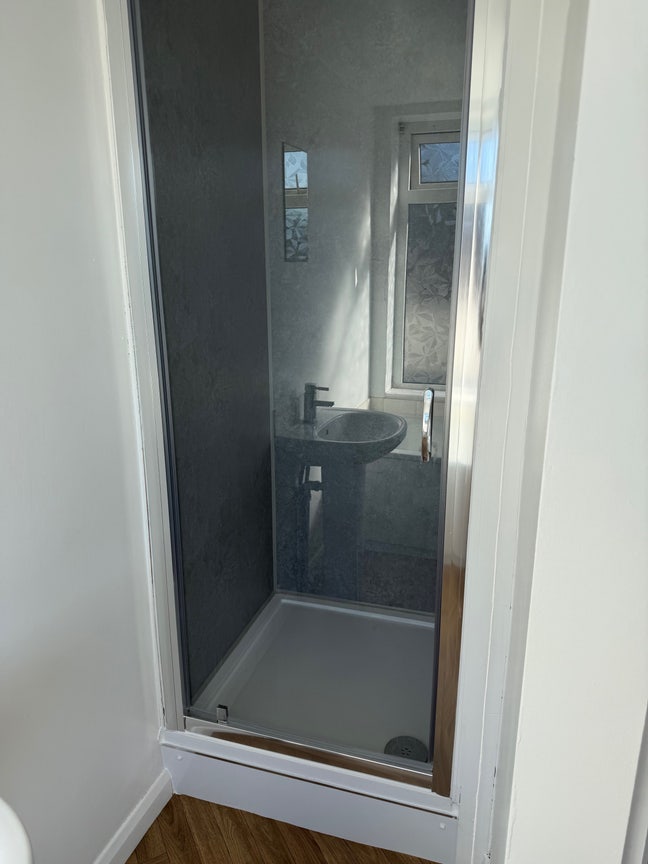 Rooms available for rent. 10 minutes from station Main Photo