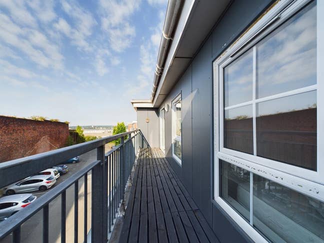 One bedroom available in a two bedroom apartment Main Photo