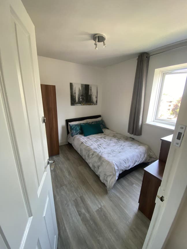 SW15 - Double Room in a Complete Flat at Southwest Main Photo