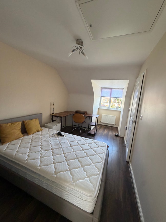 Ensuite double room on separate third floor  Main Photo