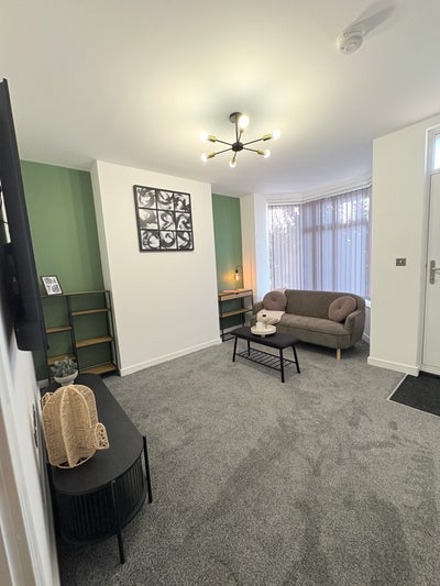 Newly Refurbished 3 Bed Ensuite House Main Photo