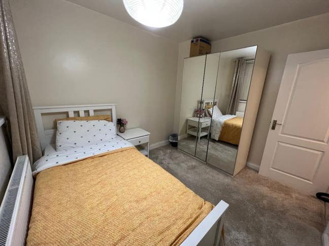 🛏️ Semi-Double Room for Female – Longsight – M12 Main Photo