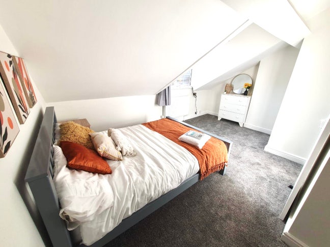 Modern & Bright Ensuite - All Bills Inc Main Photo