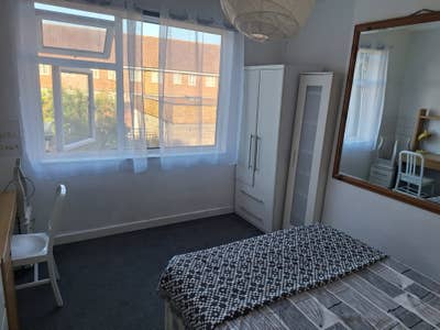 Double Room in SW19 2SS – &pound;775 pcm – Bills Include Main Photo