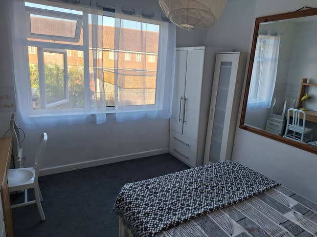 Double Room in SW19 2SS – &pound;775 pcm – Bills Include Main Photo