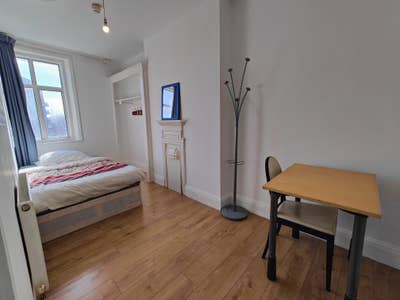 Rooms to Rent – Trendy East London Guest House Main Photo