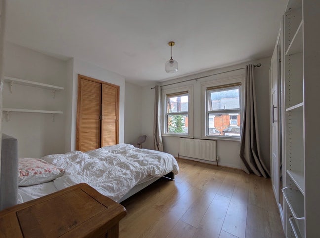 Large Double Bedroom Close to All Amenities  Main Photo