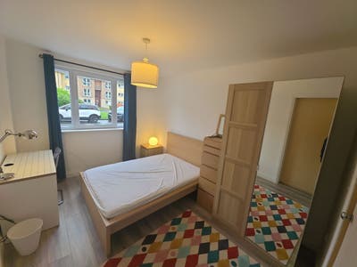 En-Suite Bedroom in Modern House in Dennistoun Main Photo