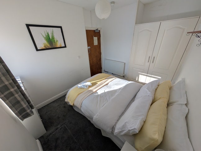 1/2 Price Deposit & Only 2 Weeks Upfront Rent! Main Photo
