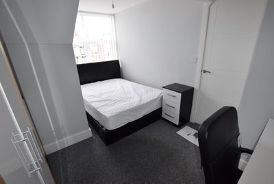 En suite room - Sunderland -Riversdale  Main Photo