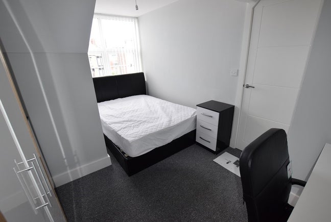 En suite room - Sunderland -Riversdale  Main Photo