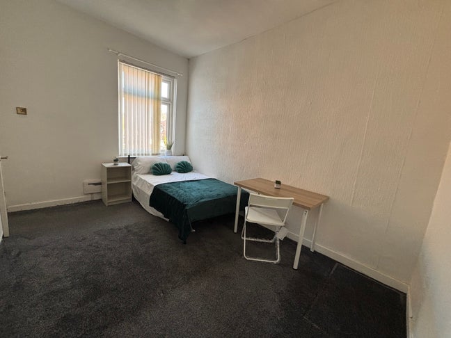 Modern Double & Single Rooms in Failsworth Main Photo