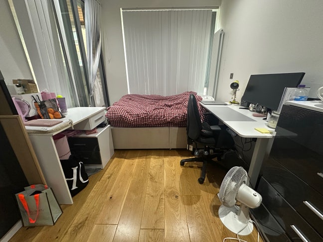 Double room &pound;1050 all bills included  Main Photo