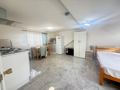 Studio Loft room shared entrance with Family  Main Photo
