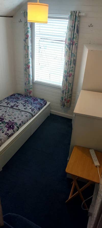 Single room to rent on Railway street &pound;500 bills Main Photo