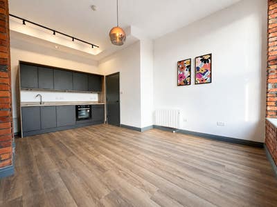 &pound;200 Move-In Voucher | 1-Bed | Leigh Main Photo