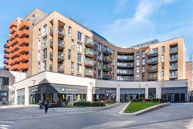 2 Bed Flat on Hounslow High Street Main Photo