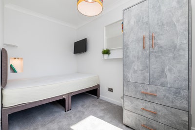 Walk to Hospital&Beach|Double Room|Bills Included Main Photo