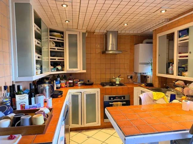 * Lovely 3 Bedroom Flst Available in Old Street * Main Photo