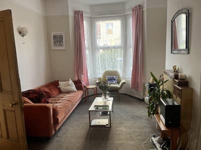 Garden-facing double room near Turnpike Lane  Main Photo