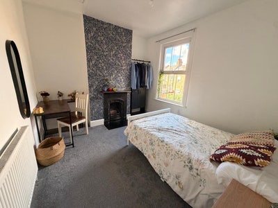 Double room in gorgeous Victorian terrace Main Photo