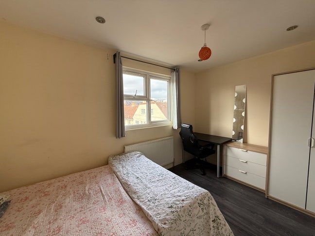 Double Room+inc all bill+Garden+living RM@Mile End Main Photo