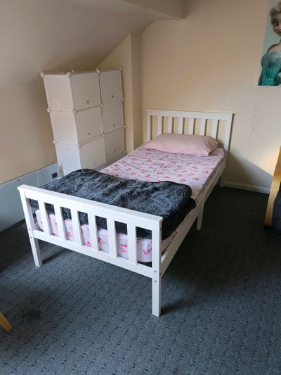 Large attic room ( furnished) Main Photo
