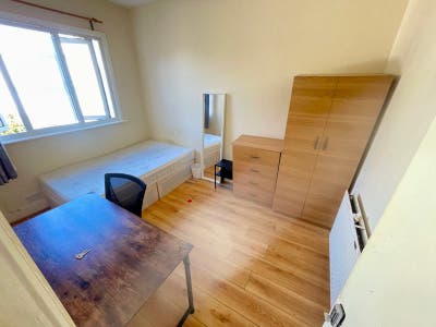 Lovely Room Near Stratford/Plaistow inc bills Main Photo