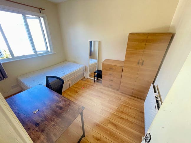 Lovely Room Near Stratford/Plaistow inc bills Main Photo