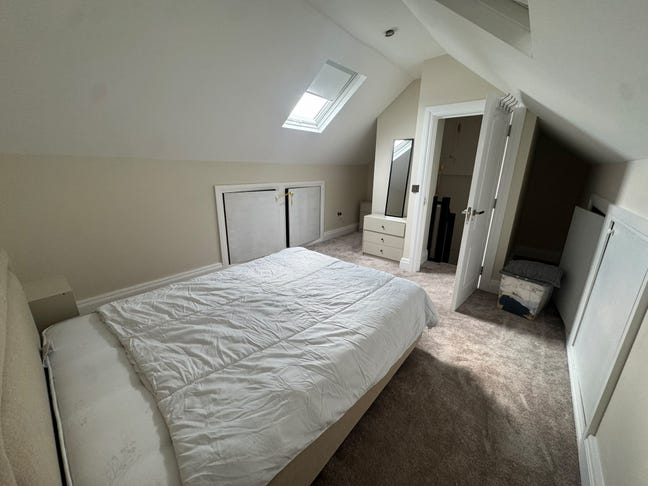 🏡 Spacious Double Room |All Bills|Female Preferred|IG2 Main Photo