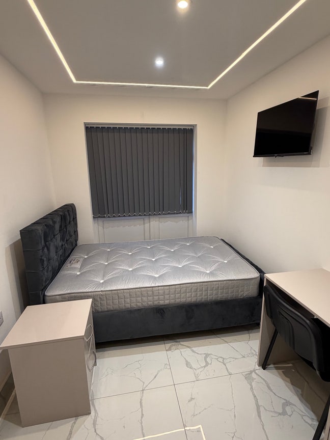 Spacious newly renovated double room ensuite Main Photo