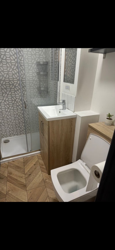 Furnished Studio Flat-Bills inclusive free parking Main Photo
